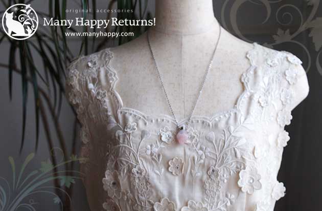 �p���[�X�g�[���l�b�N���X