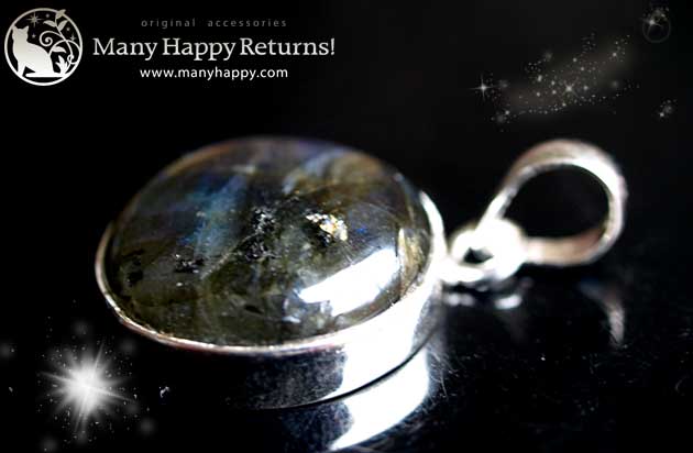 �p���[�X�g�[���l�b�N���X